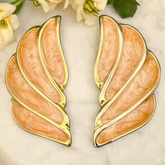 VINTAGE 80s Classic Glamour Gold & Peach Swirl Winged Thick Enamel Stud Earrings - Picture 8 of 8